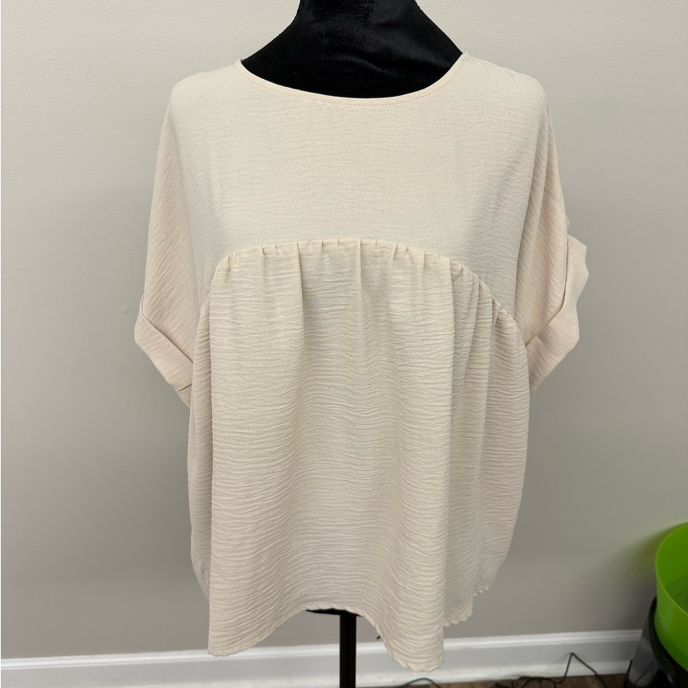 Gilli Cream Boxy Short Sleeve Blouse